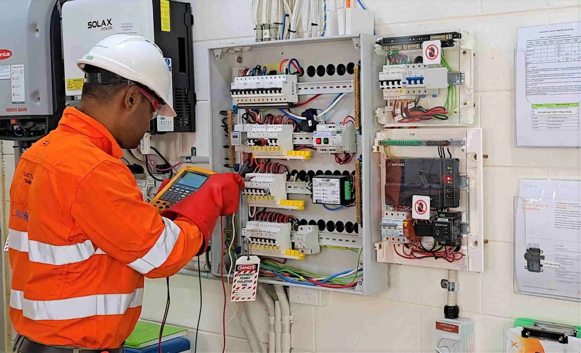 Welche Strafen drohen bei fehlender Prüfung ortsfester elektrischer Anlagen?